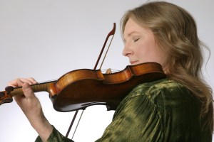 Baroque violinist Krista Feeney joins Catacoustic Consort