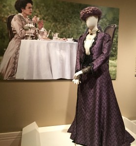 Maggie Smith, who played Violet Crtawley, Dowager Countess of Grantham, wore violet for mourning.